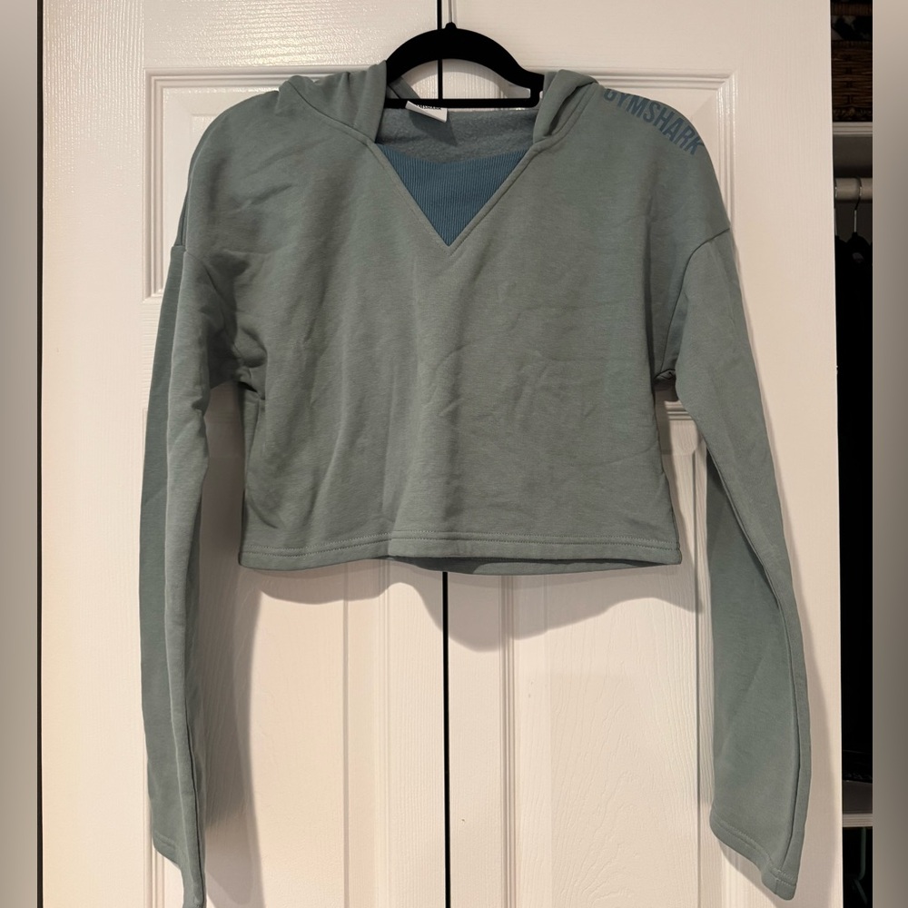 Gym shark cropped hoodie